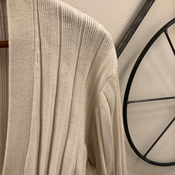 Wilfred Plunge V cardigan | Wilfred Thais sweater - Picture 4 of 6